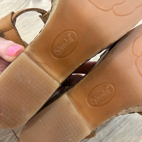 BJORENDAL leather side buckle sandals with cork sole and heel - Picture 5 of 13